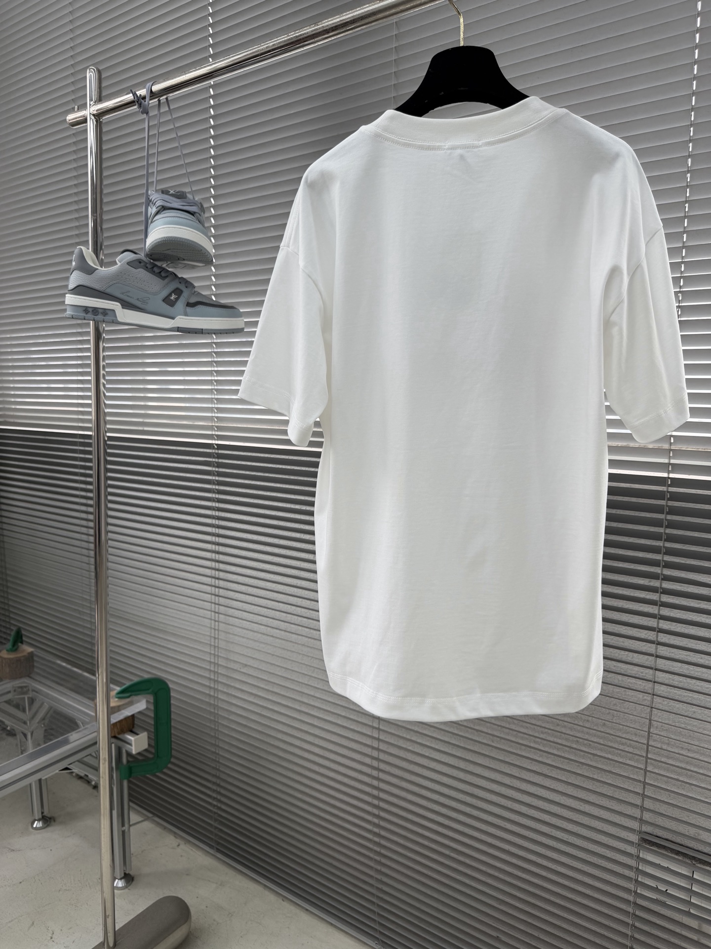 -BBR   26ss春夏新款战马刺绣T 恤衫，选用平织棉面料打造，呈现休闲版型。融入 Bur 马术骑士