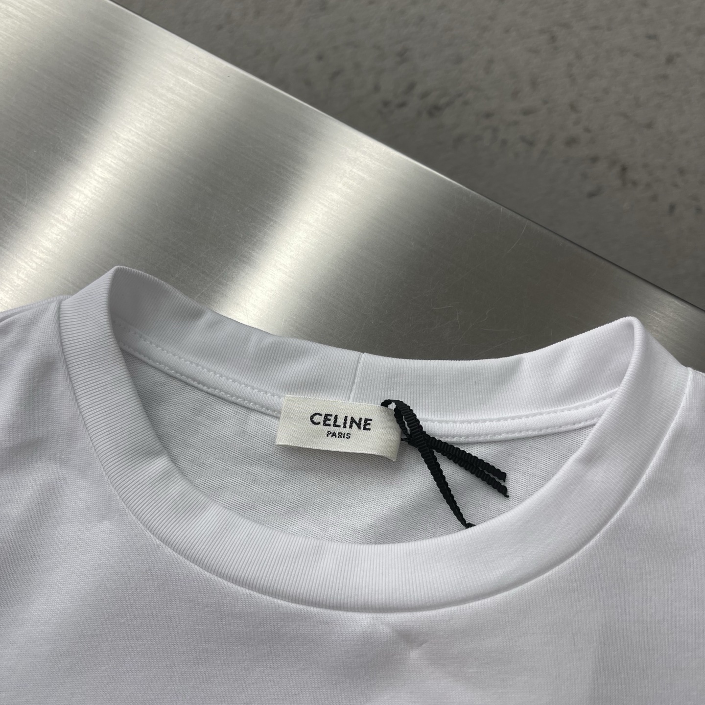 -Celin 饰刺绣长袖T恤精选优质长绒棉，无化学残留的纯棉材质温和不刺激，贴身穿不闷汗。紧密的平纹织法