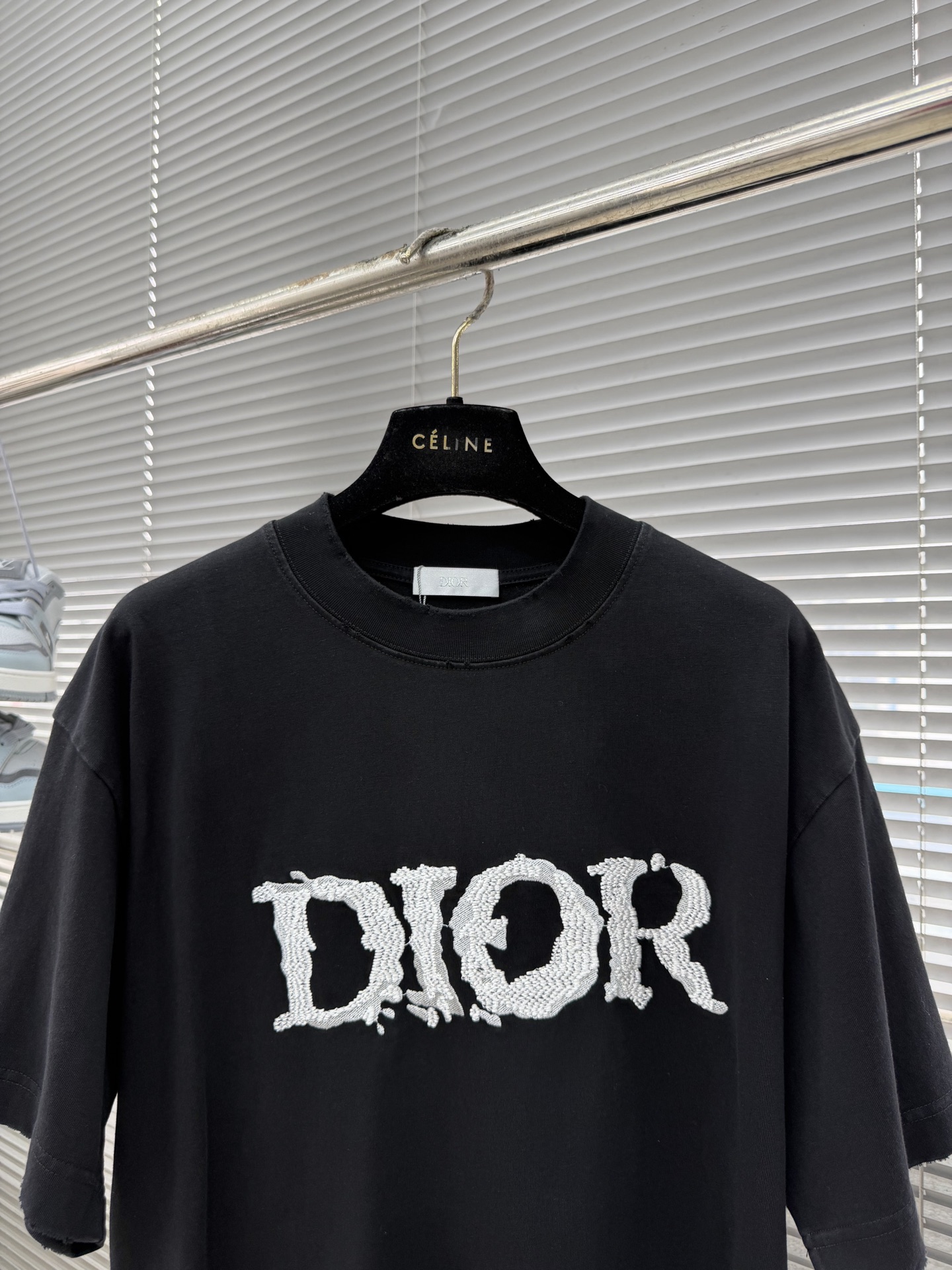 -Dio 2026春夏新款 手工磨破 重工中空绣花 300克短袖t恤 宽松版型男女同款 尺码：S M L