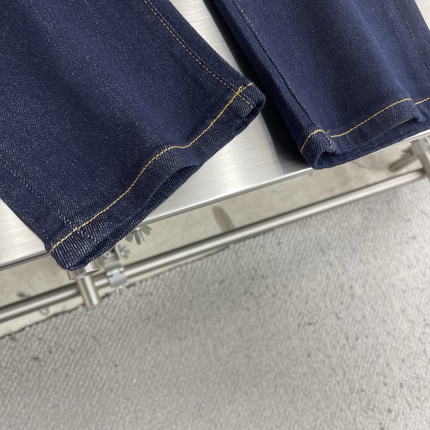 -VITN 26春夏爆款新品 纯正的湛蓝色系！经典原色系不退色牛仔长裤。柔软亲肤面料 重工定位洗水 奢华