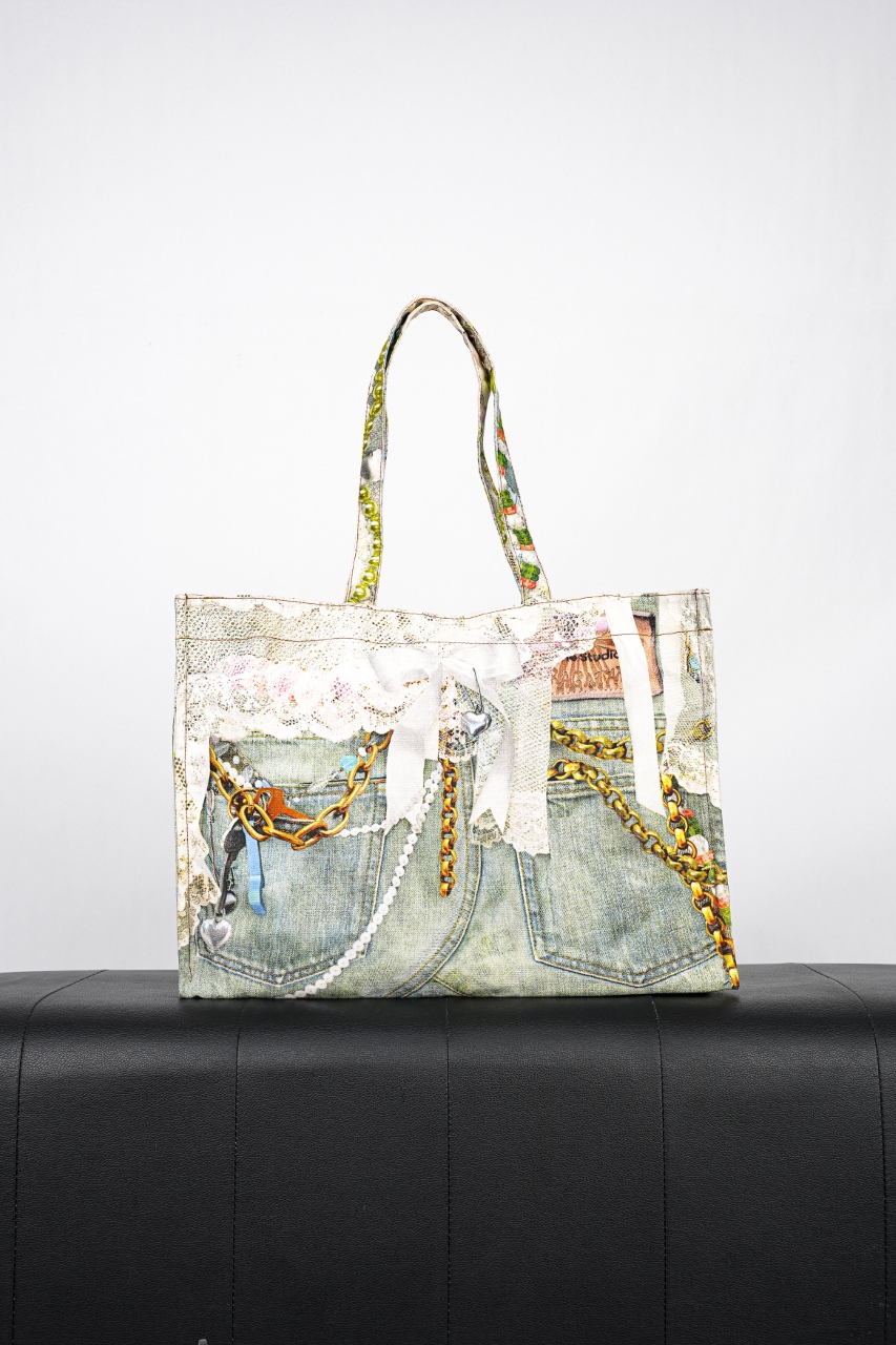 250 As 25 蕾丝珍珠印花牛仔托特包 采用高密双股纱线织造 克重达420g/㎡ 表面呈现粗粝斜纹肌理-Chinese UA Cheap High Quatity Brand Clothes Bags handbags Sneakers wholesale wholesaler seller from China Factory suppliers Fashion Clothing Shoes best Quality Beautiful Price 250 As 25 蕾丝珍珠印花牛仔托特包 采用高密双股纱线织造 克重达420g/㎡ 表面呈现粗粝斜纹肌理