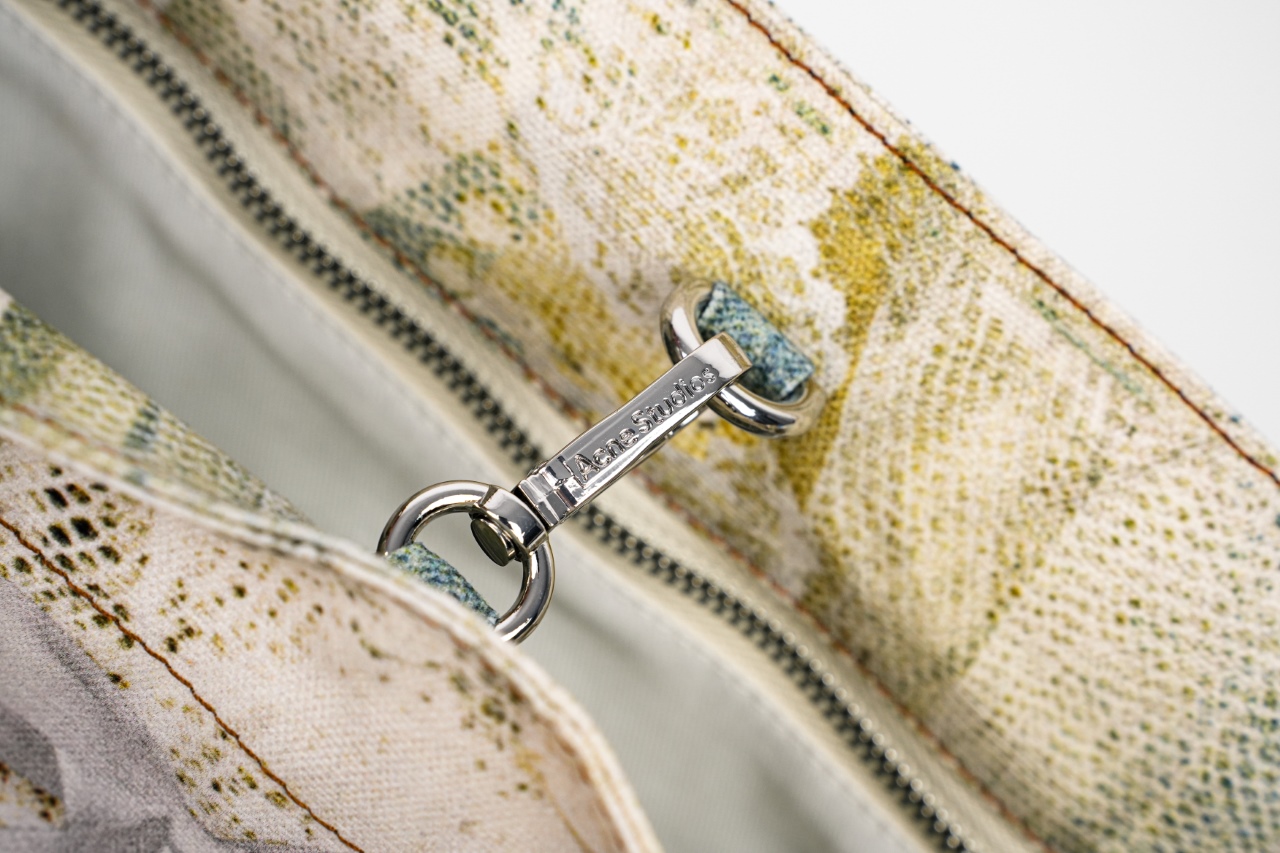 250 As 25 蕾丝珍珠印花牛仔托特包 采用高密双股纱线织造 克重达420g/㎡ 表面呈现粗粝斜纹肌理-Chinese UA Cheap High Quatity Brand Clothes Bags handbags Sneakers wholesale wholesaler seller from China Factory suppliers Fashion Clothing Shoes best Quality Beautiful Price 250 As 25 蕾丝珍珠印花牛仔托特包 采用高密双股纱线织造 克重达420g/㎡ 表面呈现粗粝斜纹肌理