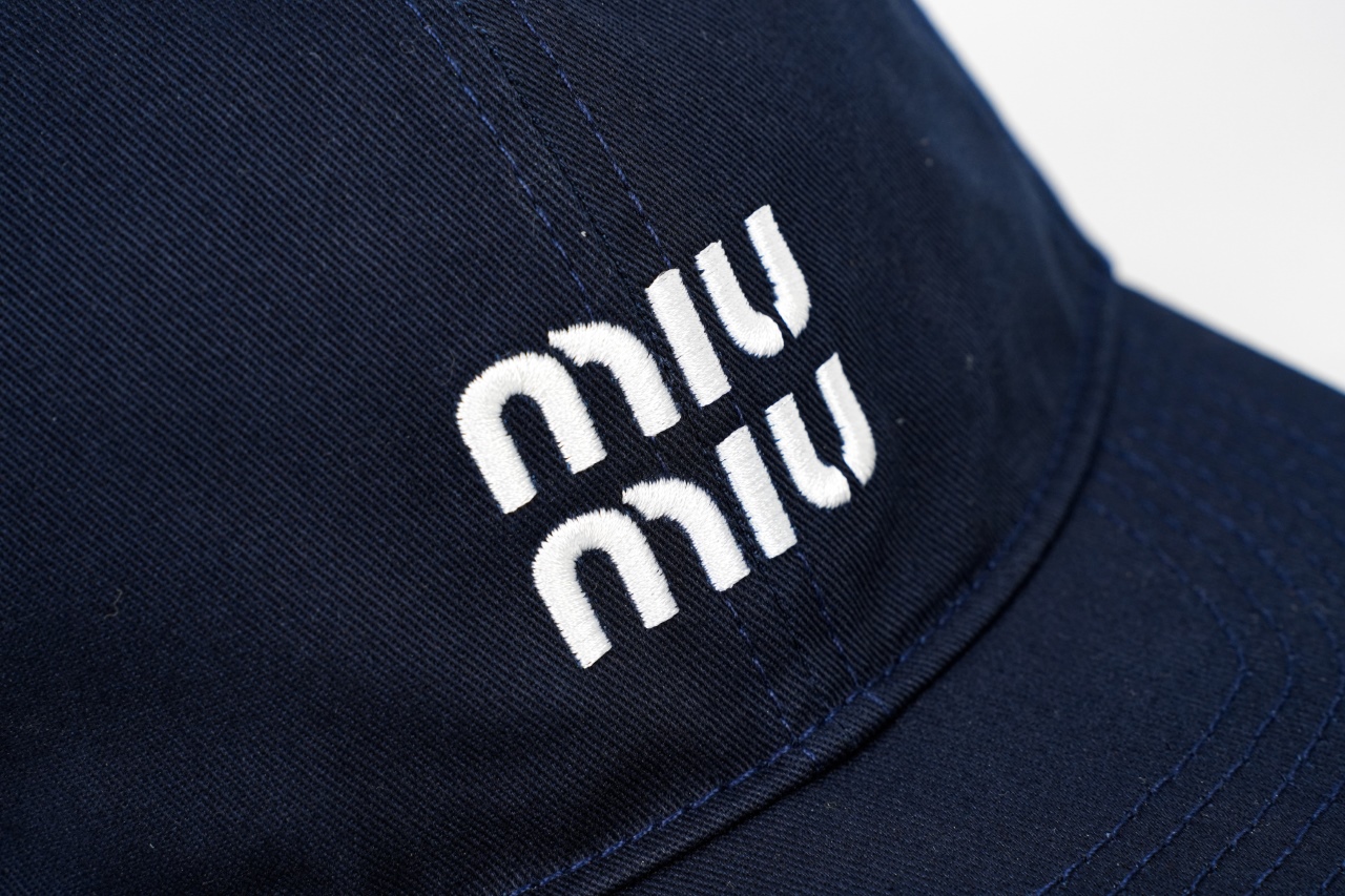 140 miumiu 鸭舌帽 全棉材质可调节 适合头围56-61cm 难怪富家千金少爷最爱 6k一个的棒球帽