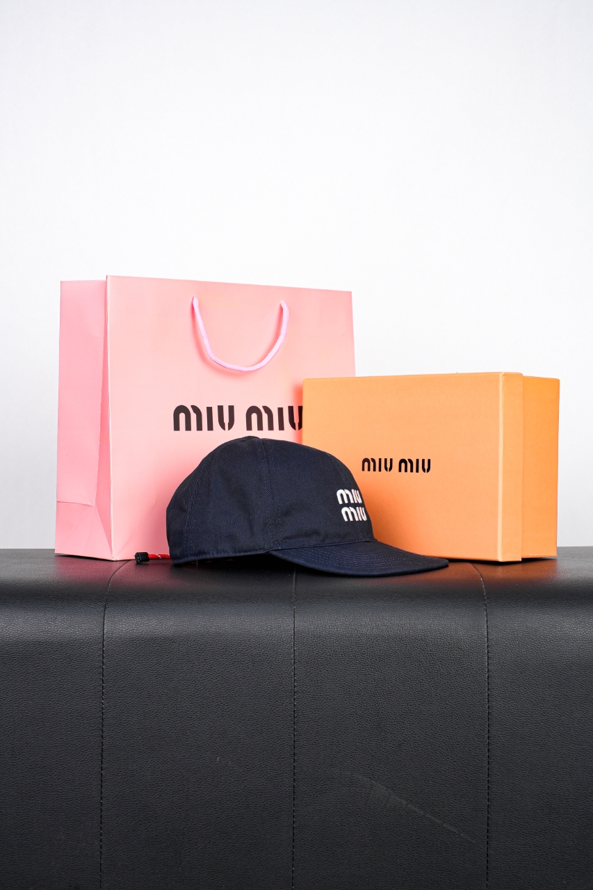 140 miumiu 鸭舌帽 全棉材质可调节 适合头围56-61cm 难怪富家千金少爷最爱 6k一个的棒球帽