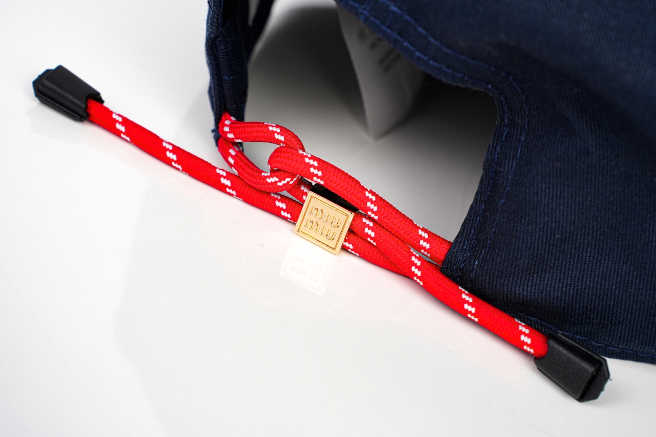 140 miumiu 鸭舌帽 全棉材质可调节 适合头围56-61cm 难怪富家千金少爷最爱 6k一个的棒球帽