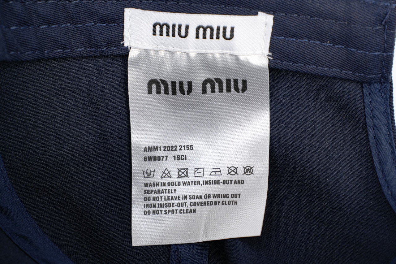 140 miumiu 鸭舌帽 全棉材质可调节 适合头围56-61cm 难怪富家千金少爷最爱 6k一个的棒球帽