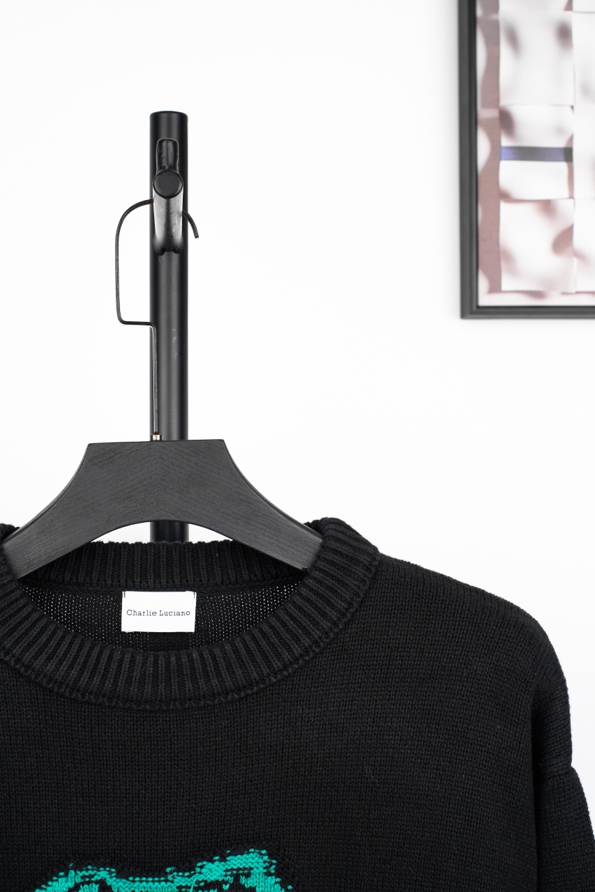 340 Charil Lucian 25 恐龙提花圆领毛衣 32S定染全精高捻棉和13S貂绒纱线