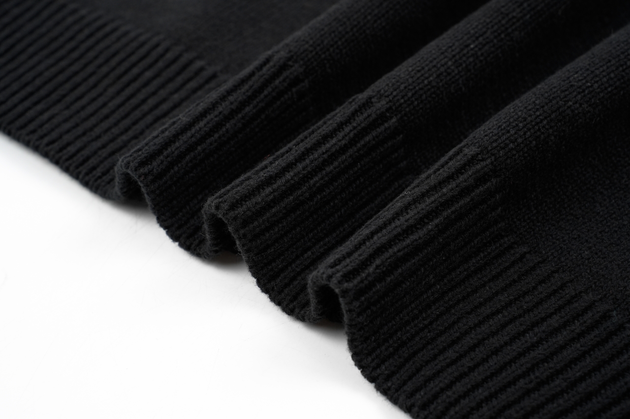 340 Charil Lucian 25 恐龙提花圆领毛衣 32S定染全精高捻棉和13S貂绒纱线