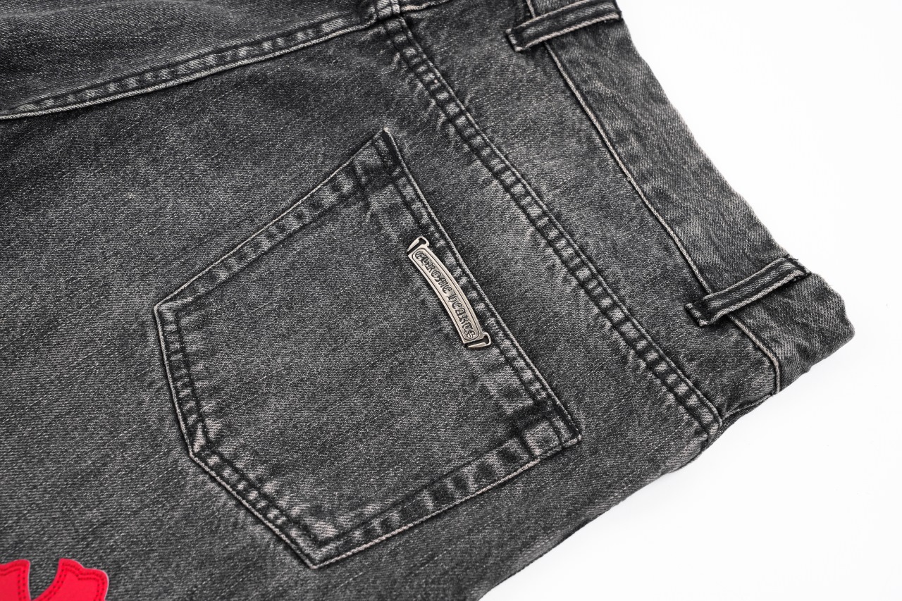 克罗心牛仔长裤 不同水洗质感的款式 对腿细腿粗人士十分友好 微喇的版型十分修饰腿型