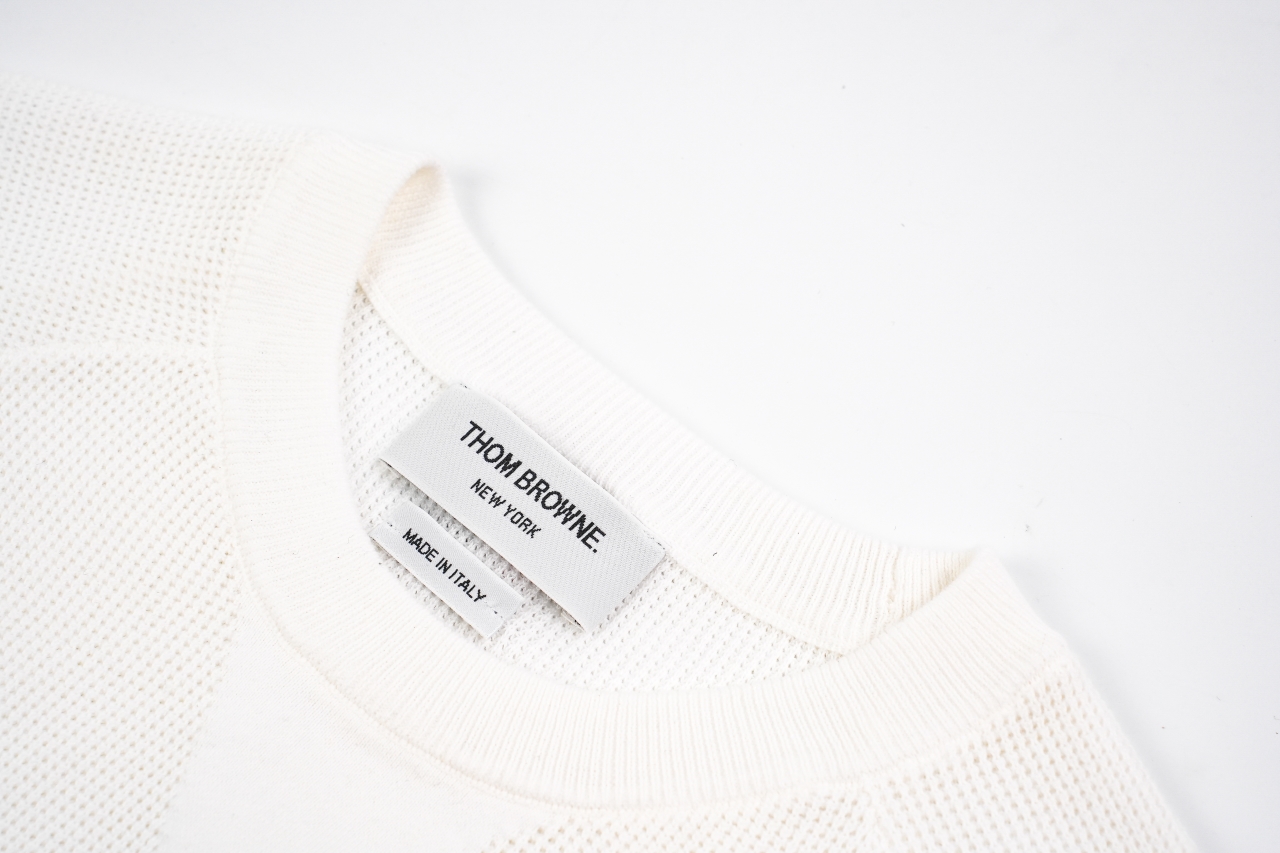 TB 25 领口三角圆领毛衣-白色-莆田鞋,莆田鞋货源,高仿鞋,高仿鞋货源,安福档口,莆田高仿鞋,莆田鞋批发,高仿鞋批发,莆田高仿运动鞋,高仿运动鞋,莆田运动鞋 TB 25 领口三角圆领毛衣-白色