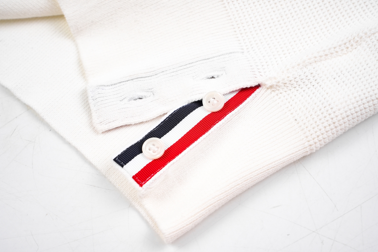 TB 25 领口三角圆领毛衣-白色-莆田鞋,莆田鞋货源,高仿鞋,高仿鞋货源,安福档口,莆田高仿鞋,莆田鞋批发,高仿鞋批发,莆田高仿运动鞋,高仿运动鞋,莆田运动鞋 TB 25 领口三角圆领毛衣-白色