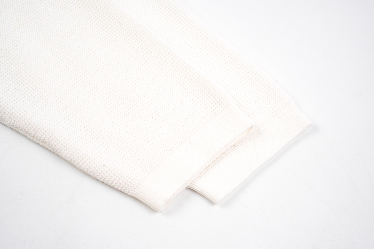 TB 25 领口三角圆领毛衣-白色-莆田鞋,莆田鞋货源,高仿鞋,高仿鞋货源,安福档口,莆田高仿鞋,莆田鞋批发,高仿鞋批发,莆田高仿运动鞋,高仿运动鞋,莆田运动鞋 TB 25 领口三角圆领毛衣-白色