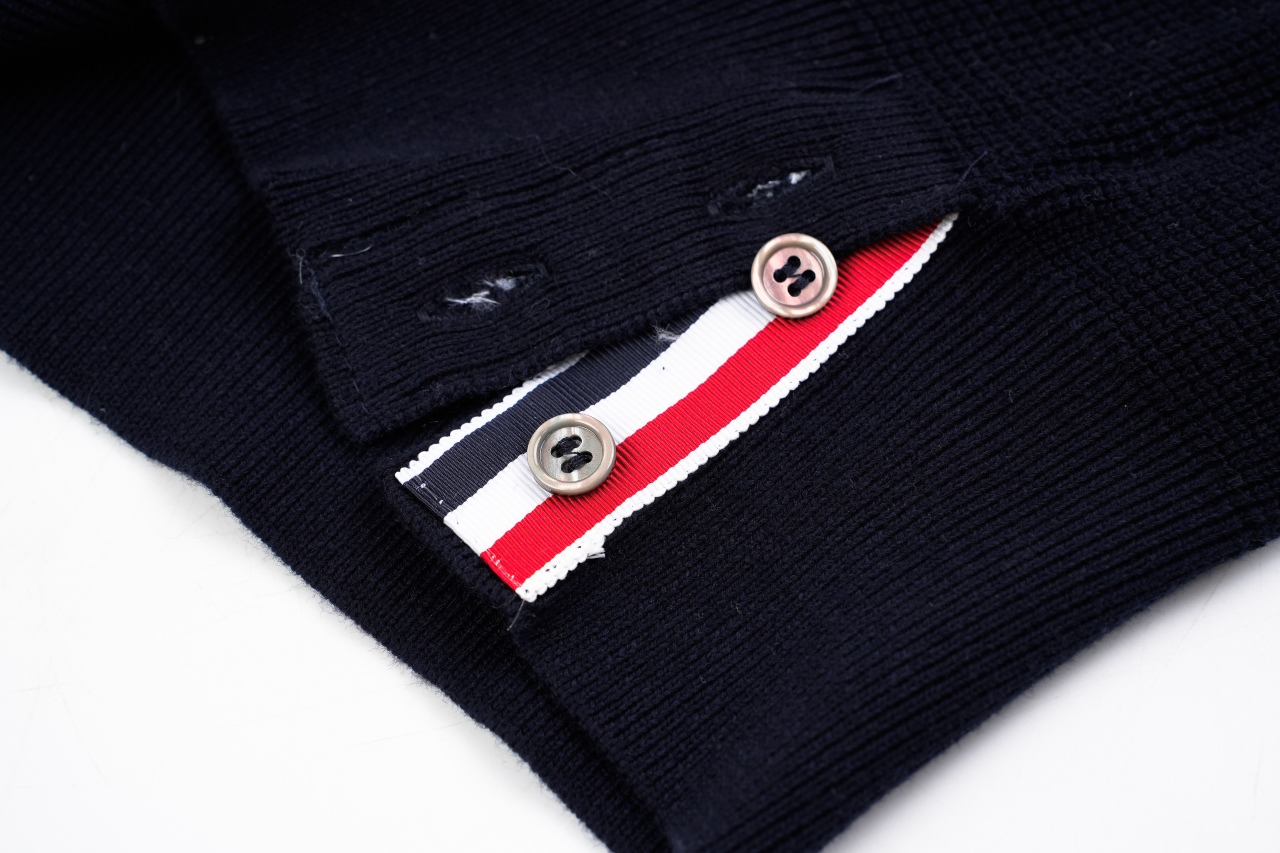 TB 25 领口三角圆领毛衣 -藏青色