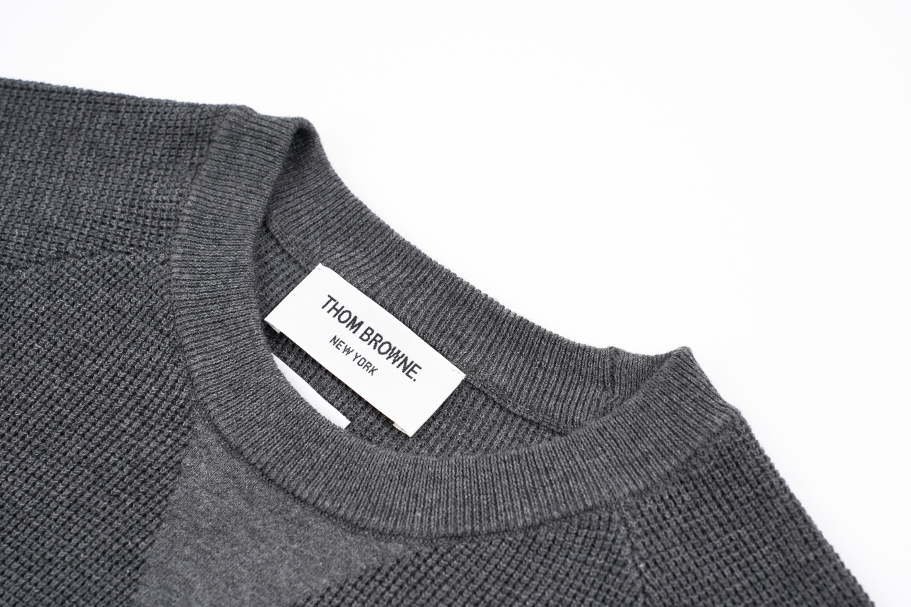 TB 25 领口三角圆领毛衣