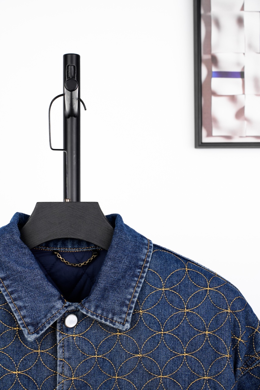 LV 25 圆环绗线夹棉外套 定制原版斜纹全棉牛仔面料-莆田鞋,莆田鞋货源,高仿鞋,高仿鞋货源,安福档口,莆田高仿鞋,莆田鞋批发,高仿鞋批发,莆田高仿运动鞋,高仿运动鞋,莆田运动鞋 LV 25 圆环绗线夹棉外套 定制原版斜纹全棉牛仔面料