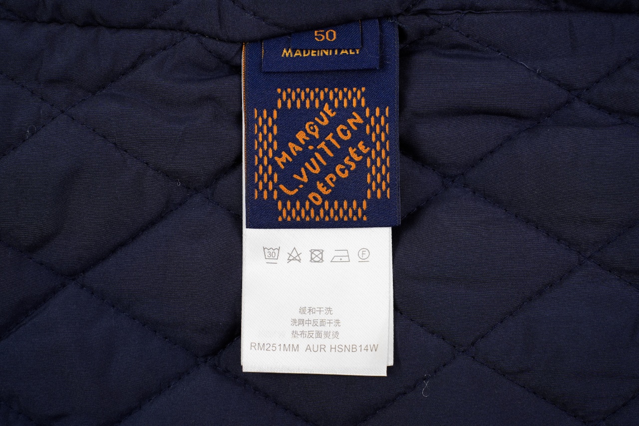 LV 25 圆环绗线夹棉外套 定制原版斜纹全棉牛仔面料-莆田鞋,莆田鞋货源,高仿鞋,高仿鞋货源,安福档口,莆田高仿鞋,莆田鞋批发,高仿鞋批发,莆田高仿运动鞋,高仿运动鞋,莆田运动鞋 LV 25 圆环绗线夹棉外套 定制原版斜纹全棉牛仔面料