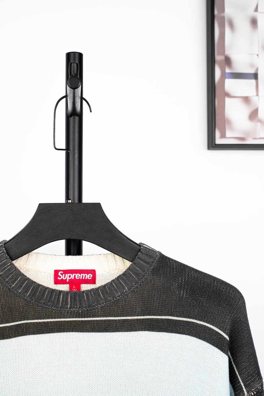 370 Sup 25 黑羊圆领毛衣 这款与Damien Hirst联名款的毛衣融合