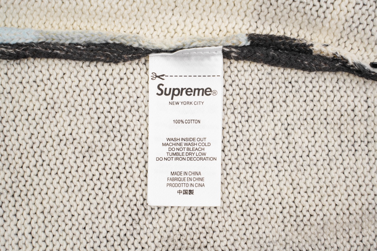 370 Sup 25 黑羊圆领毛衣 这款与Damien Hirst联名款的毛衣融合