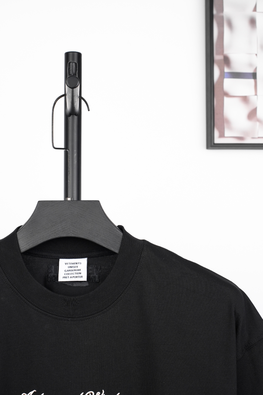160 Vetements草写标语logo字母刺绣短袖T恤 黑色