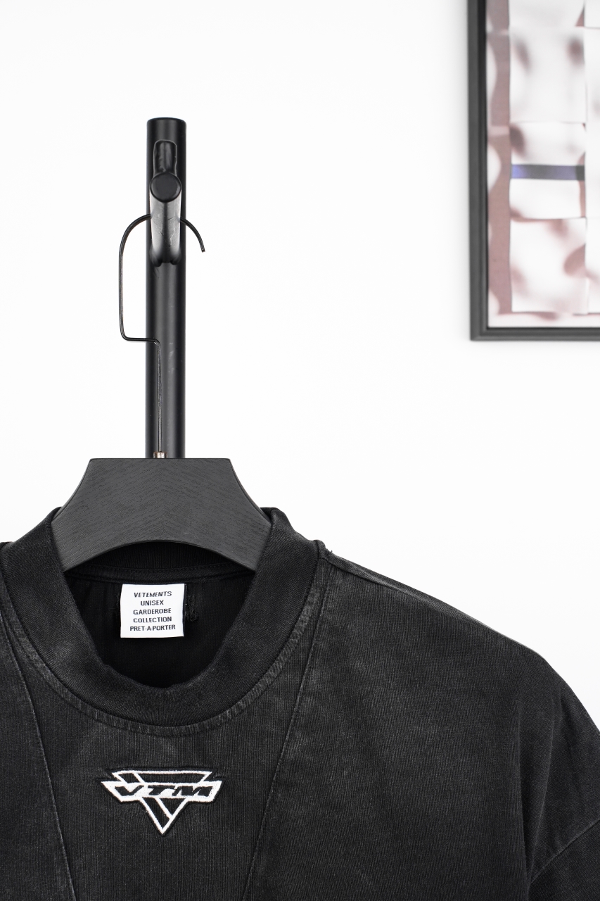 200 VETEMENTS解构拼接风格做旧短袖T恤 做旧黑