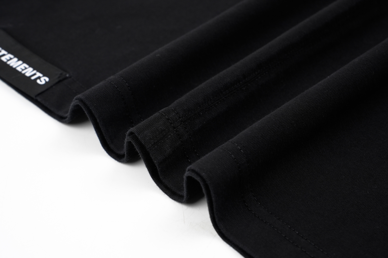 200 VETEMENTS解构拼接风格做旧短袖T恤 做旧黑