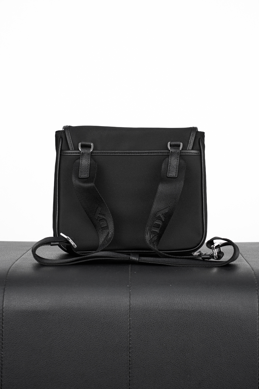 600 PRADA普拉达 Re-NylonSafhano 涂珐琅金属三角形 斜挎单肩包-Chinese UA Cheap High Quatity Brand Clothes Bags handbags Sneakers wholesale wholesaler seller from China Factory suppliers Fashion Clothing Shoes best Quality Beautiful Price 600 PRADA普拉达 Re-NylonSafhano 涂珐琅金属三角形 斜挎单肩包