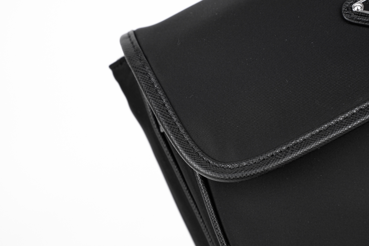 600 PRADA普拉达 Re-NylonSafhano 涂珐琅金属三角形 斜挎单肩包-Chinese UA Cheap High Quatity Brand Clothes Bags handbags Sneakers wholesale wholesaler seller from China Factory suppliers Fashion Clothing Shoes best Quality Beautiful Price 600 PRADA普拉达 Re-NylonSafhano 涂珐琅金属三角形 斜挎单肩包