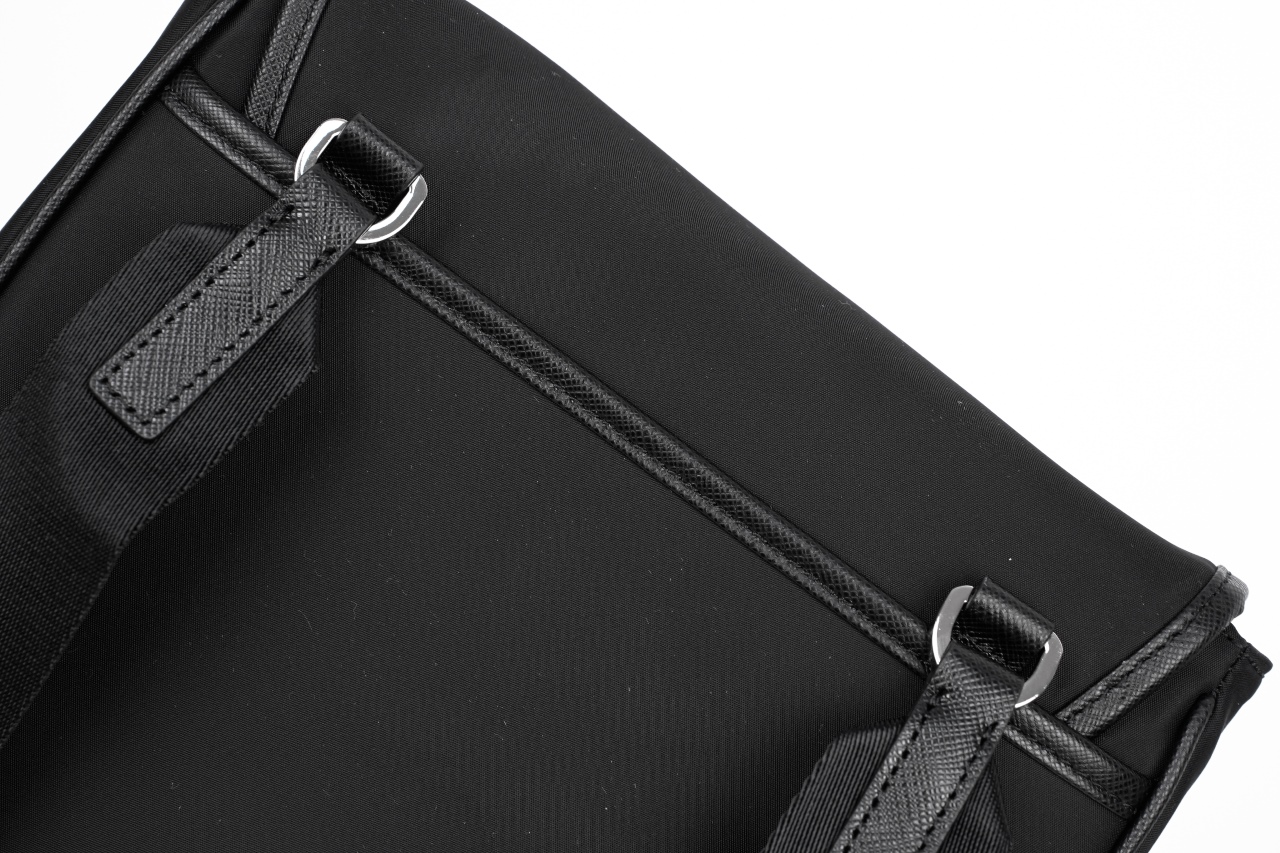 600 PRADA普拉达 Re-NylonSafhano 涂珐琅金属三角形 斜挎单肩包-Chinese UA Cheap High Quatity Brand Clothes Bags handbags Sneakers wholesale wholesaler seller from China Factory suppliers Fashion Clothing Shoes best Quality Beautiful Price 600 PRADA普拉达 Re-NylonSafhano 涂珐琅金属三角形 斜挎单肩包