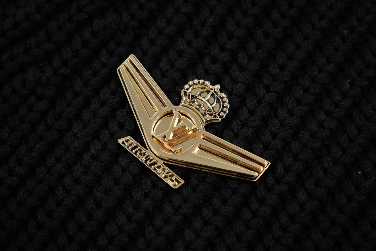 LV金冠半拉链套头毛衫