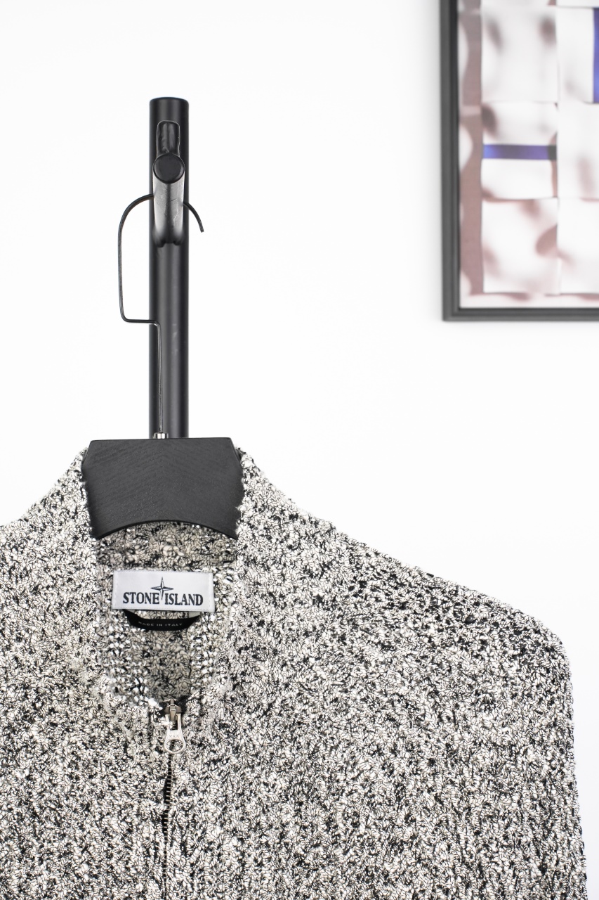 400 石头岛珊瑚花色毛衣外套