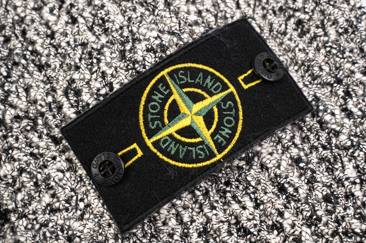 400 石头岛珊瑚花色毛衣外套