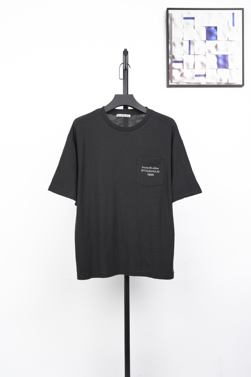 Футболка Acne Studios с логотипом на кармане