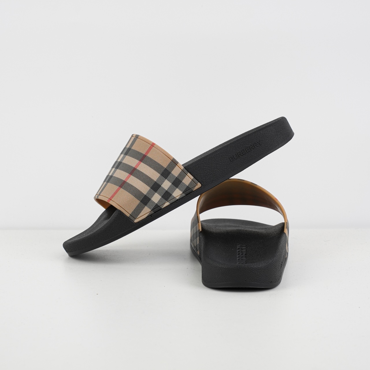 M8版本 BBR拖鞋 整体的设计依然是沿用bbr经典格纹-Chinese UA Cheap High Quatity Brand Clothes Bags handbags Sneakers wholesale wholesaler seller from China Factory suppliers Fashion Clothing Shoes best Quality Beautiful Price M8版本 BBR拖鞋 整体的设计依然是沿用bbr经典格纹