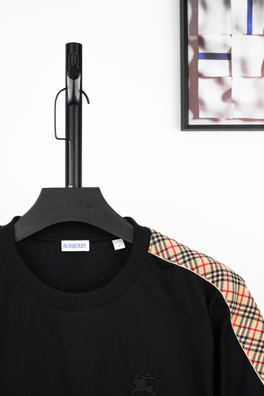 巴宝莉肩部织带格子短袖