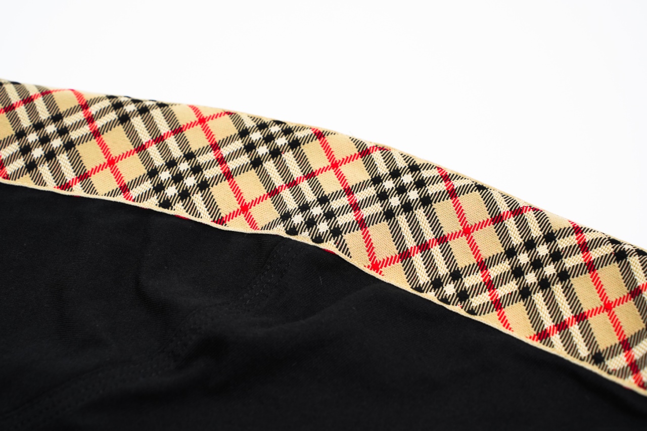 巴宝莉肩部织带格子短袖