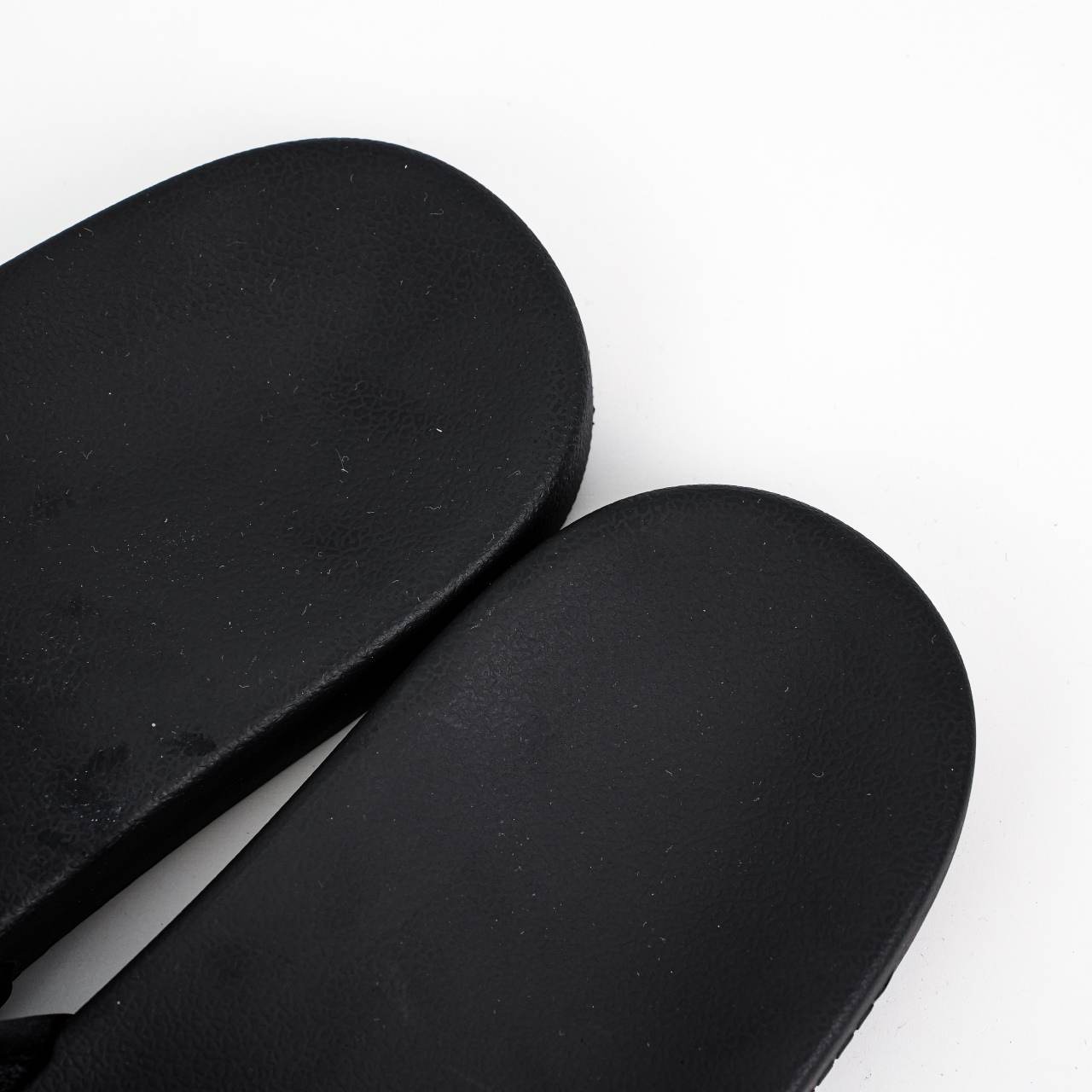 M8版本 今年颜值最高的一款拖鞋 整体的设计大胆设计 从颜值上来说这是一款非常潮流的拖鞋 材料使用经典BBR花纹图案经典配双扣设计yb拖鞋-Chinese UA Cheap High Quatity Brand Clothes Bags handbags Sneakers wholesale wholesaler seller from China Factory suppliers Fashion Clothing Shoes best Quality Beautiful Price M8版本 今年颜值最高的一款拖鞋 整体的设计大胆设计 从颜值上来说这是一款非常潮流的拖鞋 材料使用经典BBR花纹图案经典配双扣设计yb拖鞋