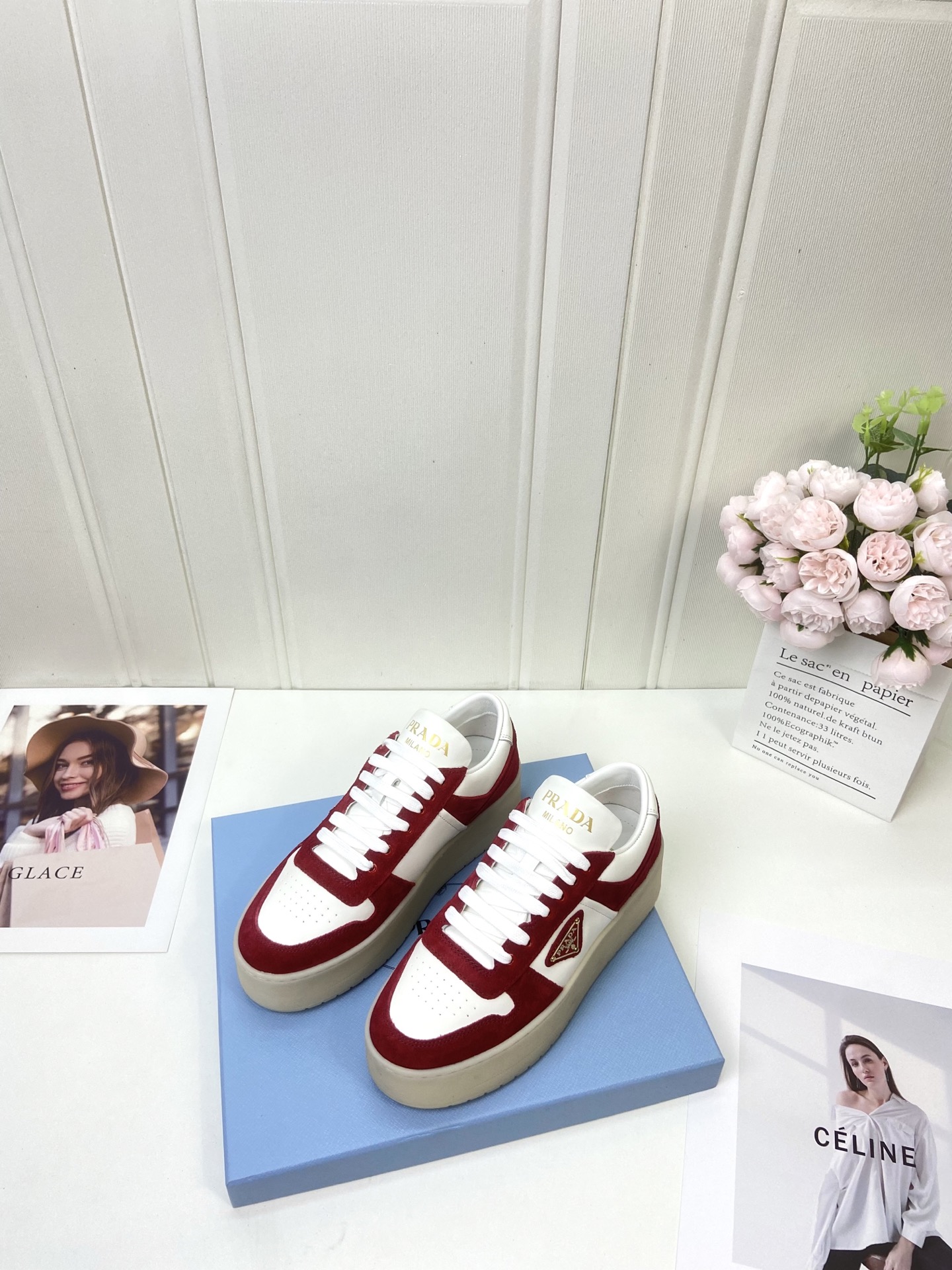 NO:236921,The highest version of Prada 25 new thick sole casual sneakers This sneaker continues the long-lasting outline and is a new classic item. It is carefully crafted from leather to enhance the style. The style is light and matched with a triangle buckle logo and a 5CM thick sole, suitable for all seasons. It can be matched with various casual styles. In an era when various styles are filled with the eyes, the one that can be best matched for a long time is the white shoes that capture people's hearts little by little. Fabric: cowhide Inner: sheepskin Outsole: original rubber outsole Sole Thickness: 5CM Size Women 35-41 (40 41 custom made without return), casual shoes/sports shoes, prada, prada, sneakers, cowhide, sheepskin19860909出 最高版 Prada普拉达 25新款 厚底 休闲运动鞋 这款运动鞋延续经久不衰的轮廓,是新款经典单品.采用皮革精心制作, 提升格调.款式轻盈,搭配三角扣标志加5CM厚底,四季皆宜,可与各式休闲造型搭配,在各种风格充斥眼球的时代,最能长久陪伴搭配的 一点一点俘获人心的当属小白鞋. 面料: 牛皮 内里: 羊皮 大底: 原版橡胶大底 底厚: 5CM 码数 女 35-41（40 41订做不退换）,休闲鞋/运动鞋,prada,prada,sneakers,cowhide,sheepskin,Women's Shoes