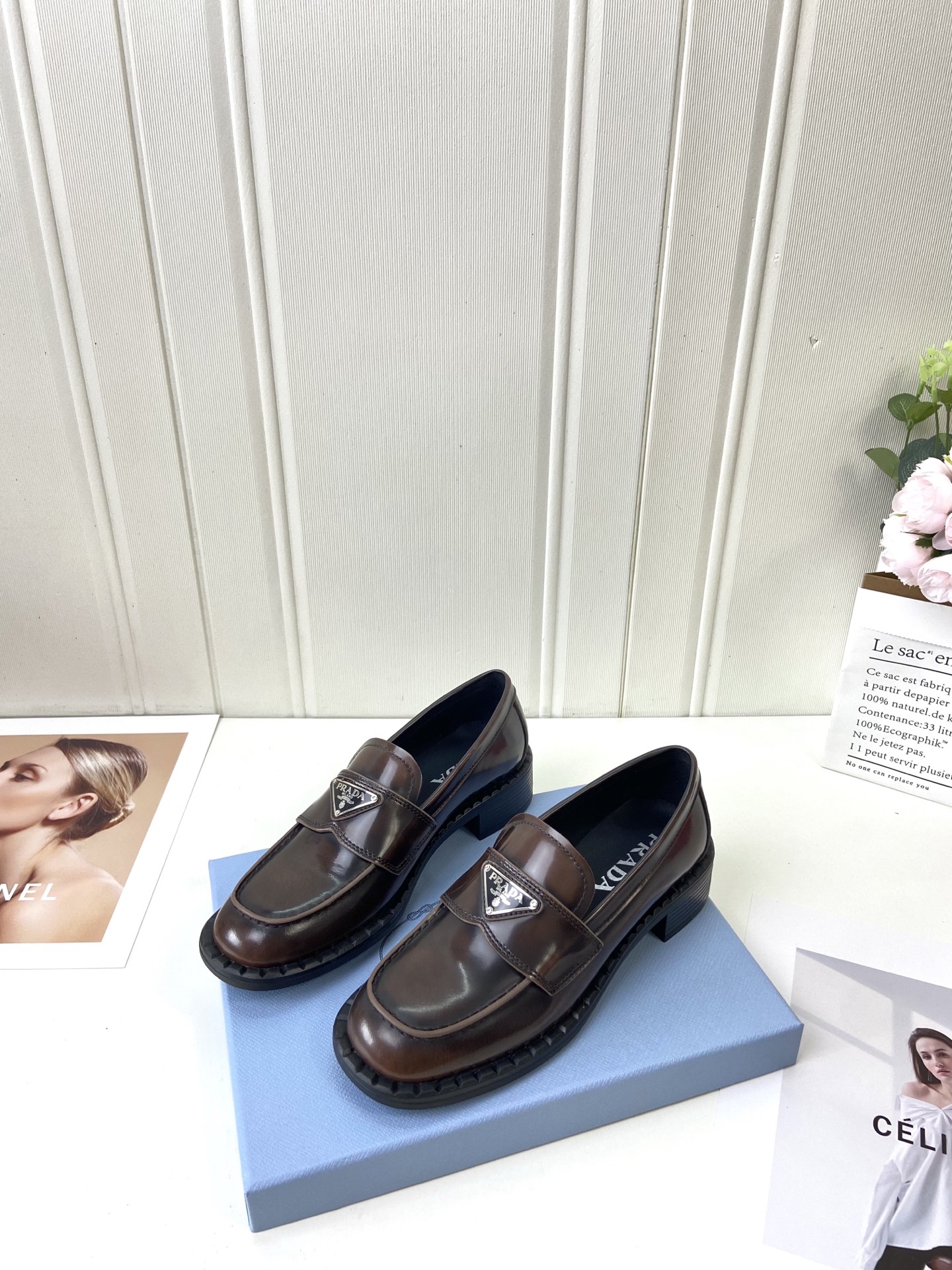 NO:387521,Brand PRADA (Prada) Grade Original single quality Upper original beaded cowhide, inner lining original water dyed cowhide + cowhide footbed Original mold custom A-grade high-density TPU outsole Size 35-41 (40 41 custom made without return or exchange), loafers, prada, prada, loafers, cowhide19860909品牌PRADA（普拉达） 等级 原单品质 鞋面原版开边珠牛皮 内里原版水染牛皮+牛皮垫脚 原版开模定制A级高密TPU大底 码数35-41 (40 41定做不退换),乐福鞋,prada,prada,loafers,cowhide,Women's Shoes