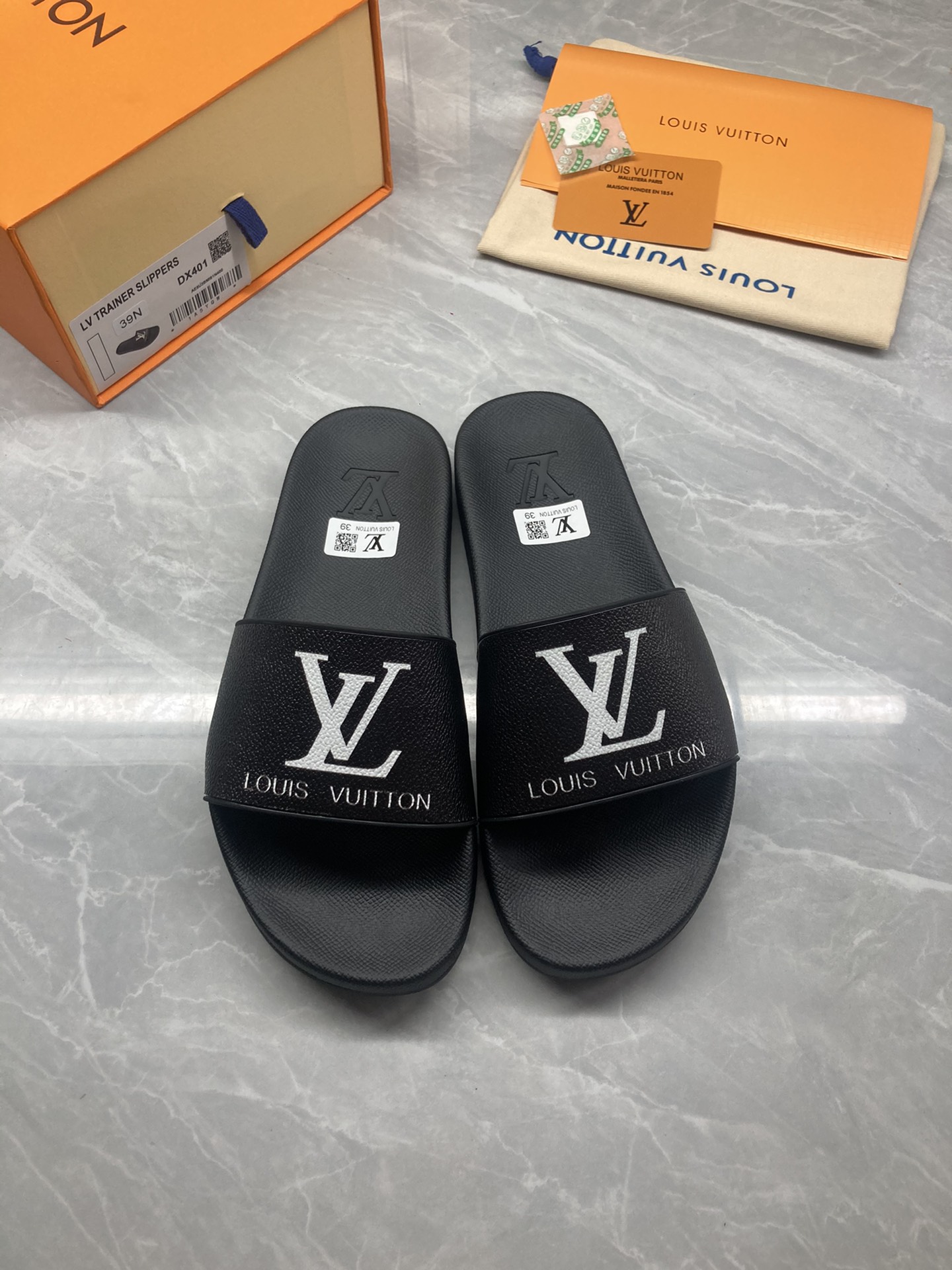 NO:244185,2054 new color summer slipper series LouⅰsⅤuⅰtton couple style, private model, beautiful upper, Size:35-46, slippers, slippers198609092054新颜色夏季拖鞋系列LouⅰsⅤuⅰtton情侣款,私家模,美观鞋面, Size:35-46,拖鞋,slippers,Women's Shoes