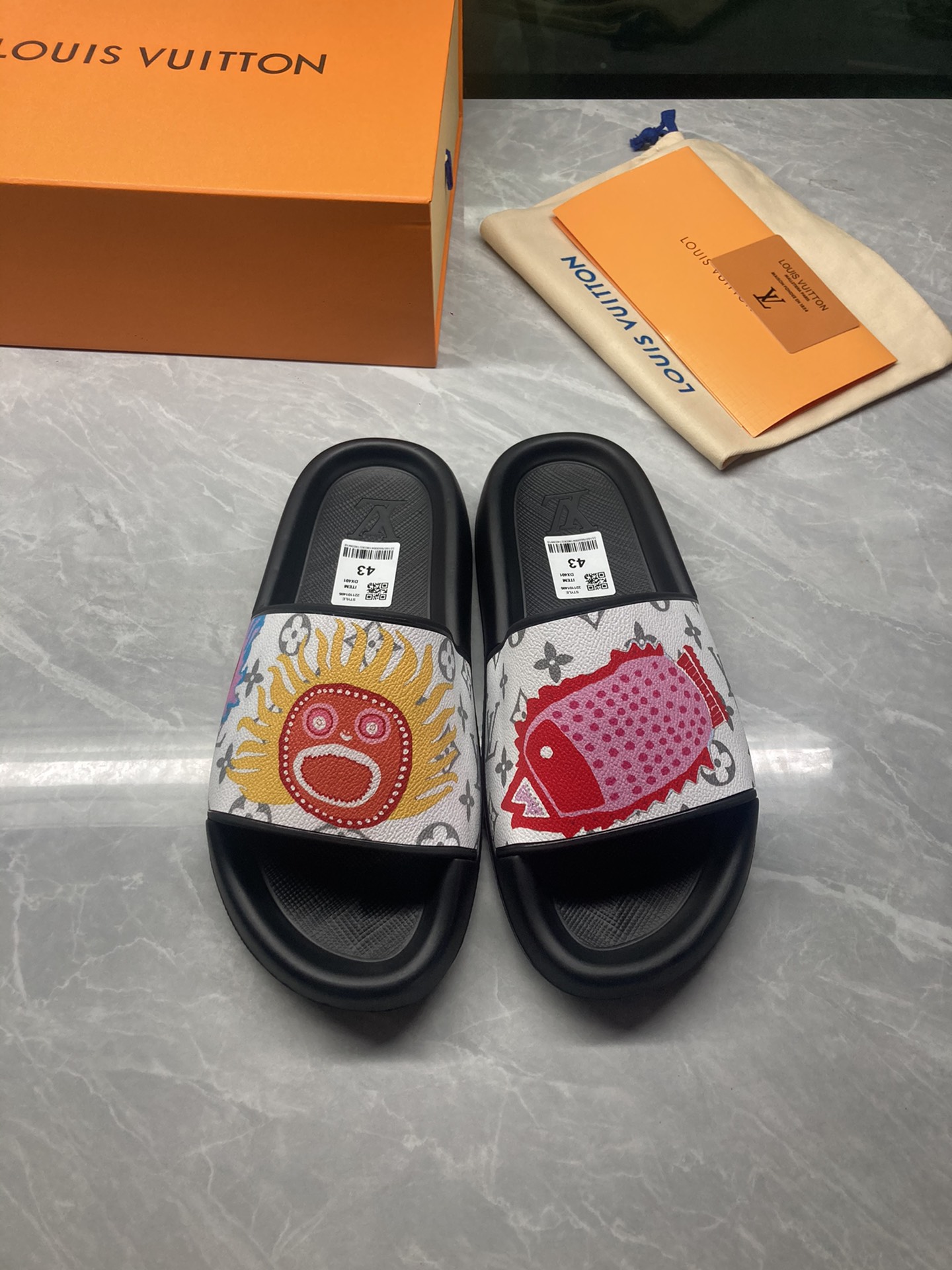 NO:244208,[LV Louis Vuitton] Purchase Lujia hot couple slippers, counter synchronization, original sole, exclusive movable molding sole, super comfortable, original order goods, upgraded version. Number of sizes 35-45 [46.47 can be customized] P, slippers, louis vuitton, louis vuitton, slippers19860909【LV路易威登】代购路家爆款情侣款拖鞋鞋 专柜同步 鞋底原厂特供原版底,独家活动成型底超级舒适,原厂跟单货,升级版.码数 35-45【46.47可以订做】P,拖鞋,louis vuitton,louis vuitton,slippers,Women's Shoes