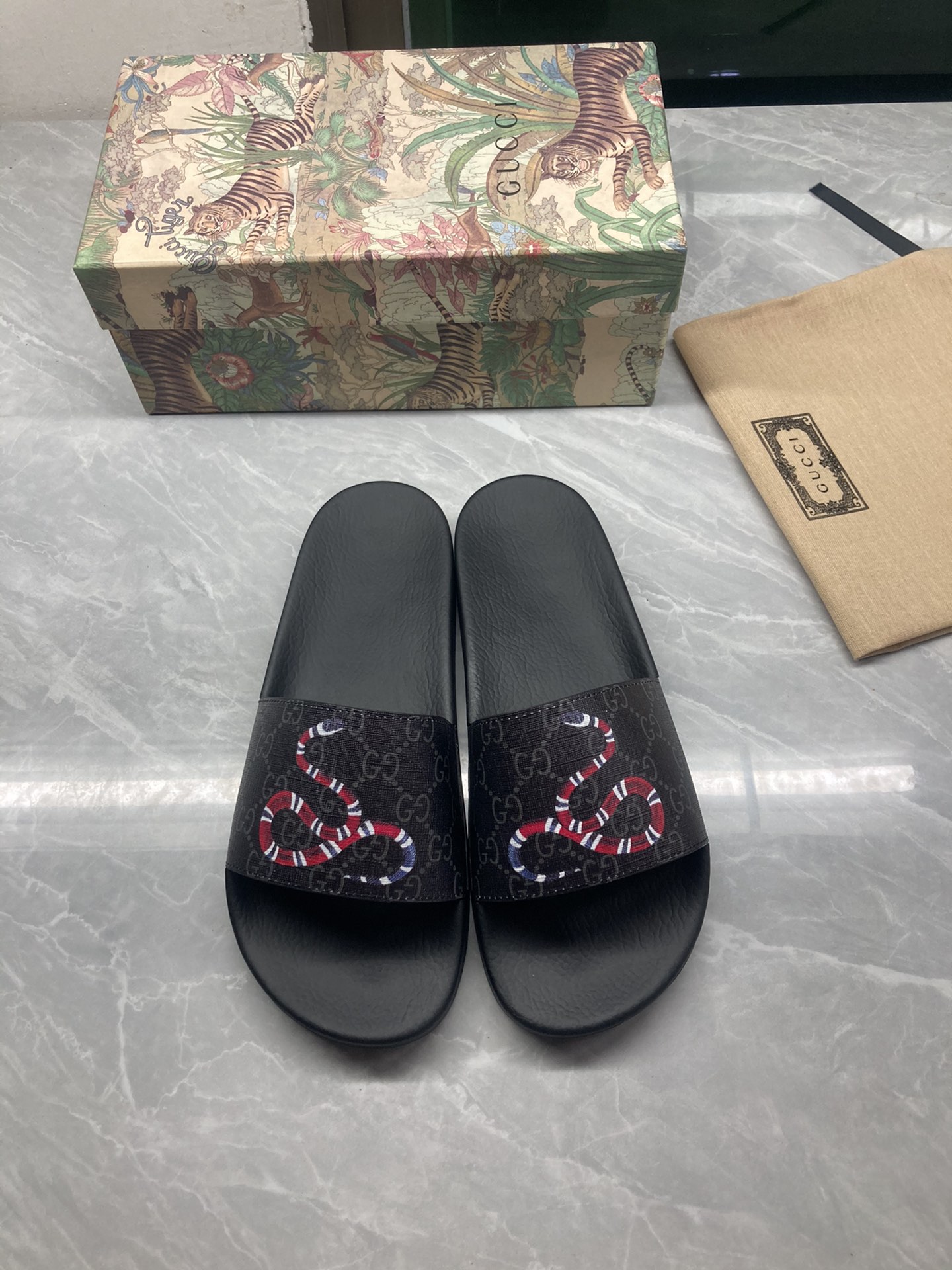 NO:244156,[Long-term spot]. Couple model (upgraded version of Gucci) 