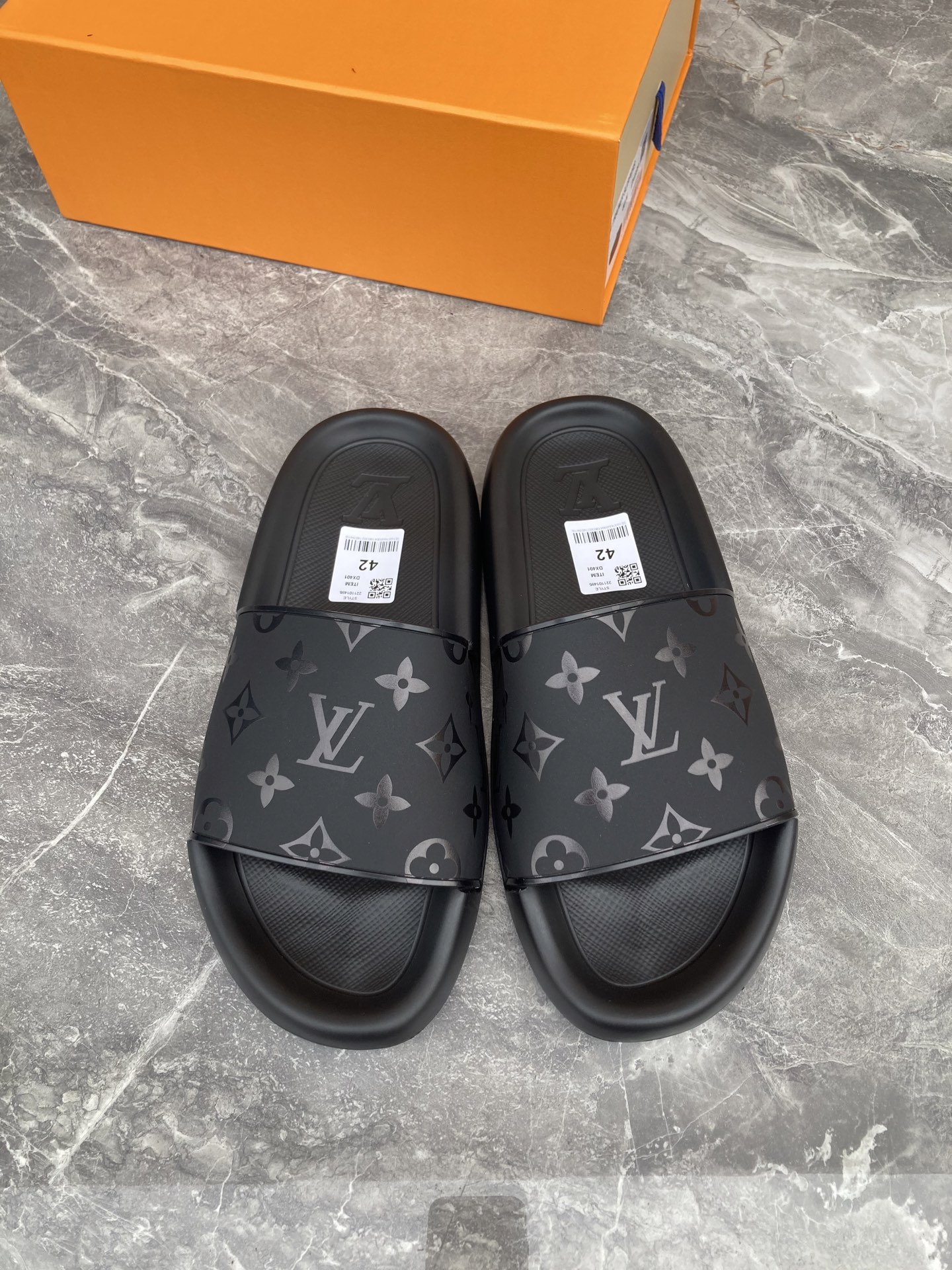NO:244176,[LV Louis Vuitton] Purchase Lujia hot couple slippers, counter synchronization, original sole, exclusive movable molding sole, super comfortable, original order goods, upgraded version. Number of sizes 36-45 [46.47 can be customized], slippers, louis vuitton, louis vuitton, slippers19860909【LV路易威登】代购路家爆款情侣款拖鞋鞋 专柜同步 鞋底原厂特供原版底,独家活动成型底超级舒适,原厂跟单货,升级版.码数 36-45【46.47可以订做】,拖鞋,louis vuitton,louis vuitton,slippers,Women's Shoes