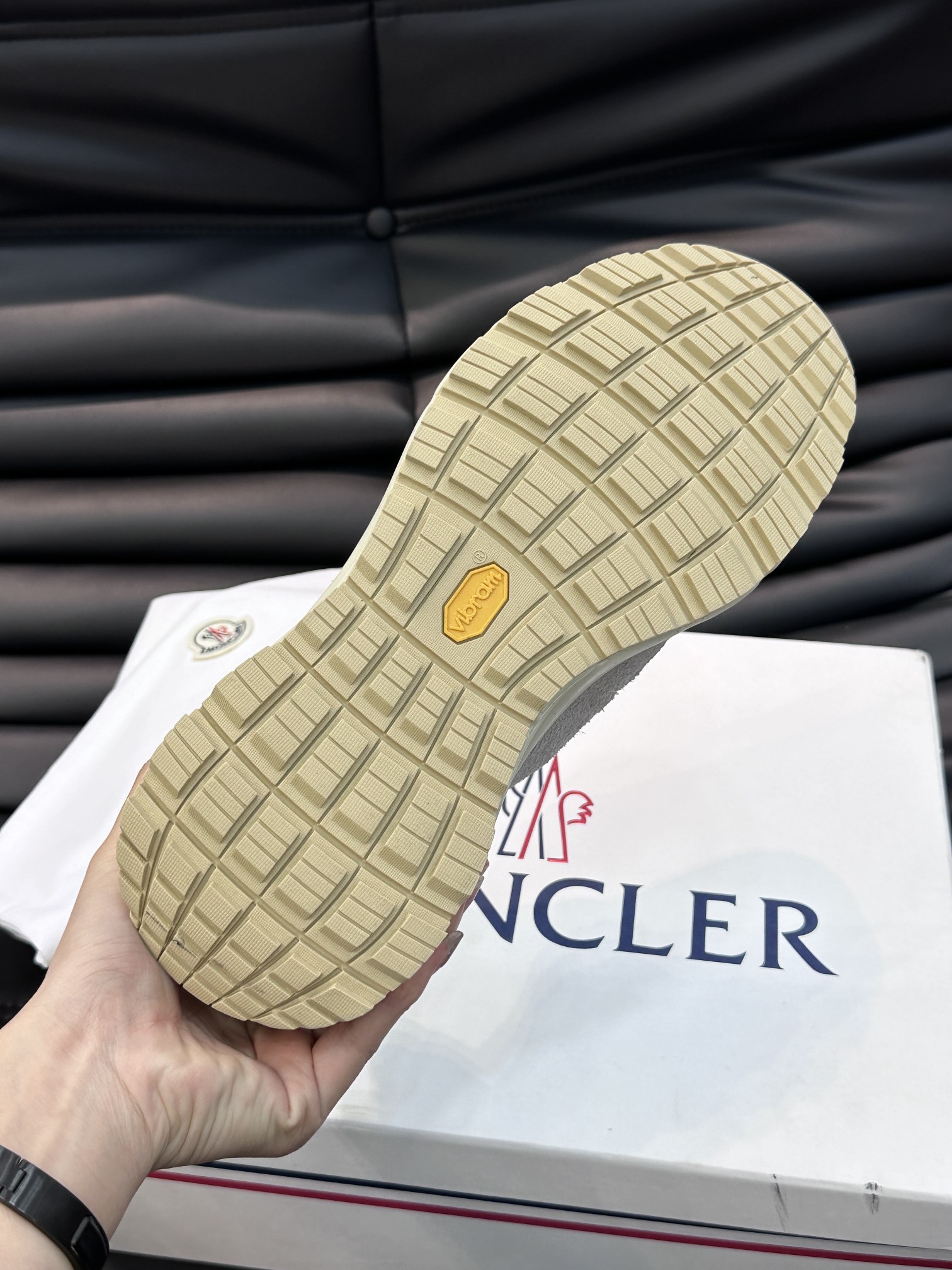 Moncler/蒙口LiteRunner男士户外系带运动鞋具有舒适防滑性能采用皮革和面料制成专为户外跑步