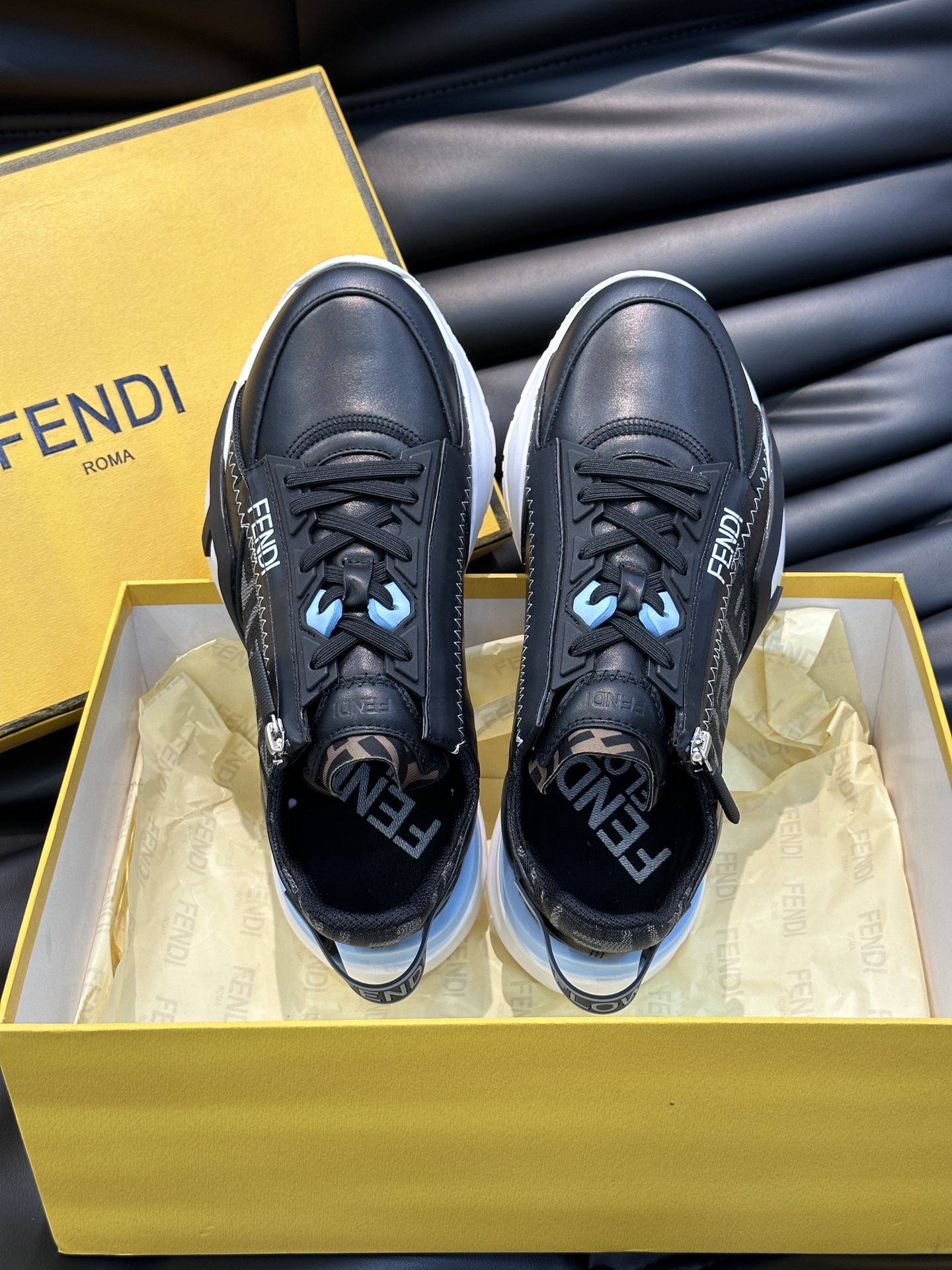 Fend*Flow男士休闲运动鞋搭配松紧带侧拉链刻有F的波纹鞋底鞋跟饰有凸纹FendiFlow字样高科技