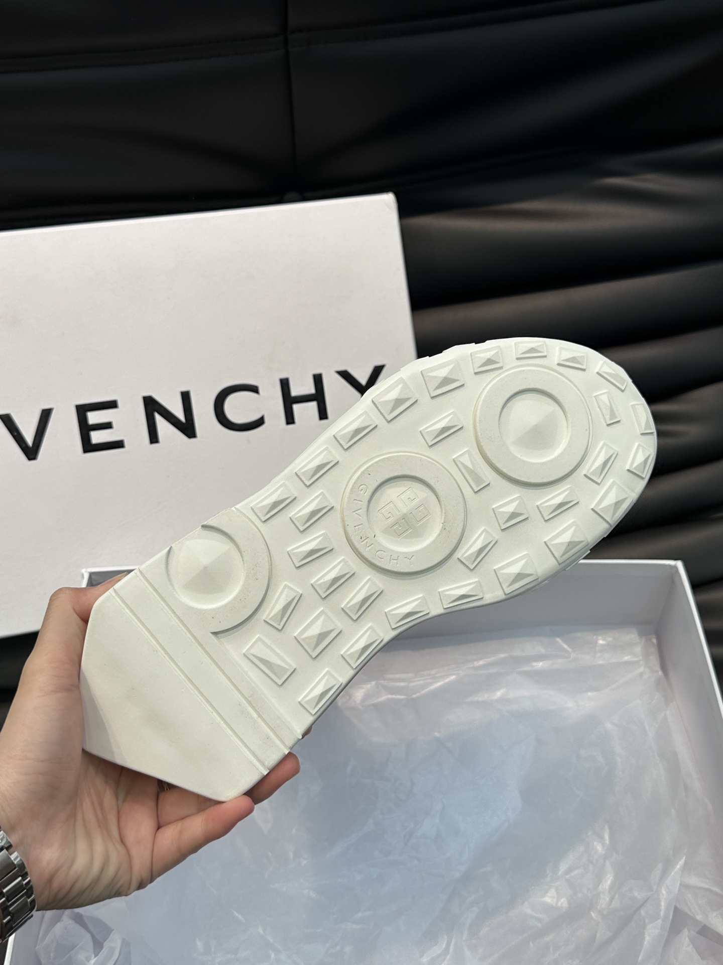 Givenchy*纪梵希新款气垫高帮袜子鞋.面料选用进口原版硬挺的针织弹力布料久穿不易变形鞋底增高舒适又