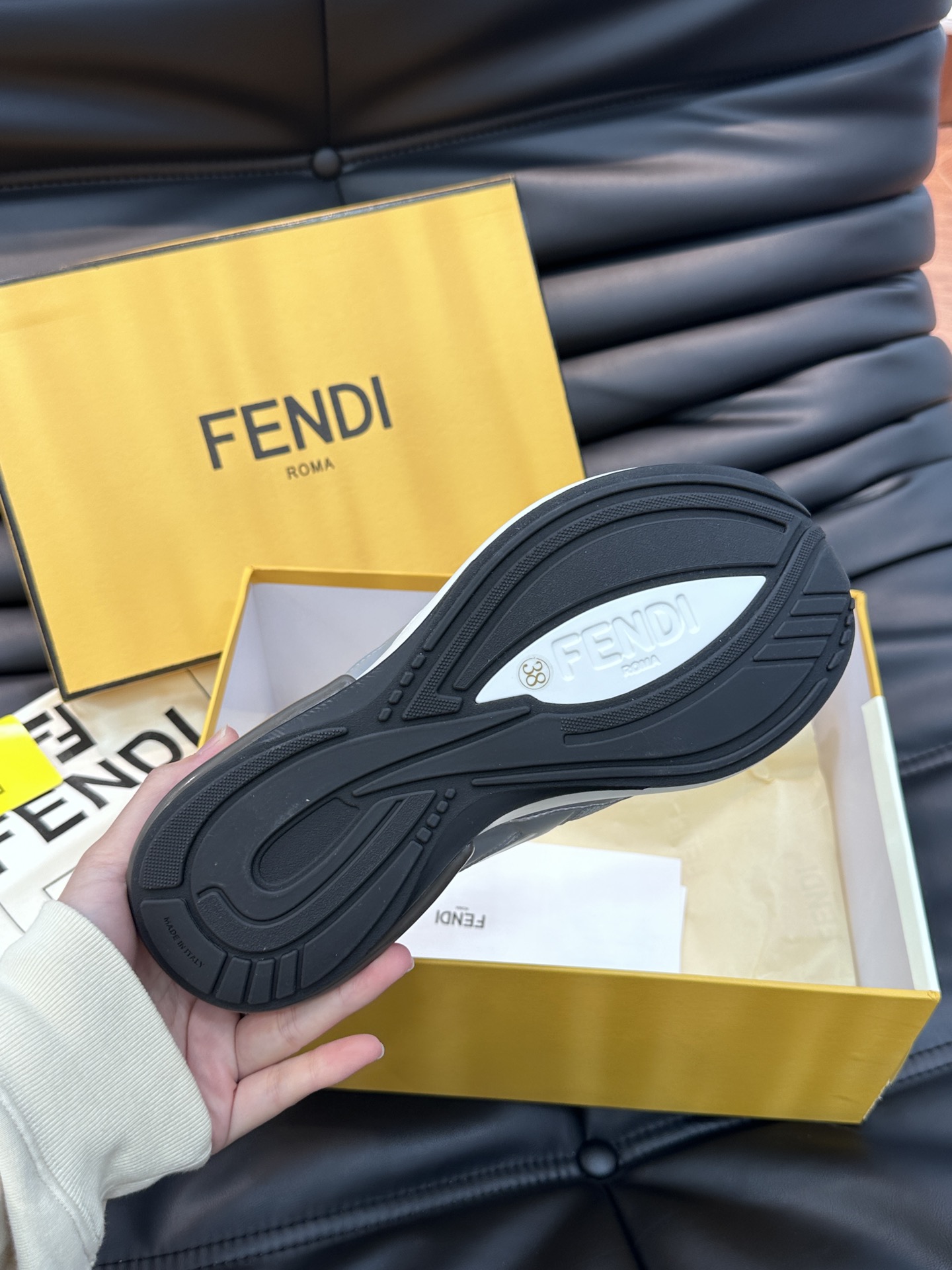 Fend*Firstone情侣款厚底老爹运动鞋显脚长神器众多明星同款复古风且具现代感设计5CM增高鞋跟后