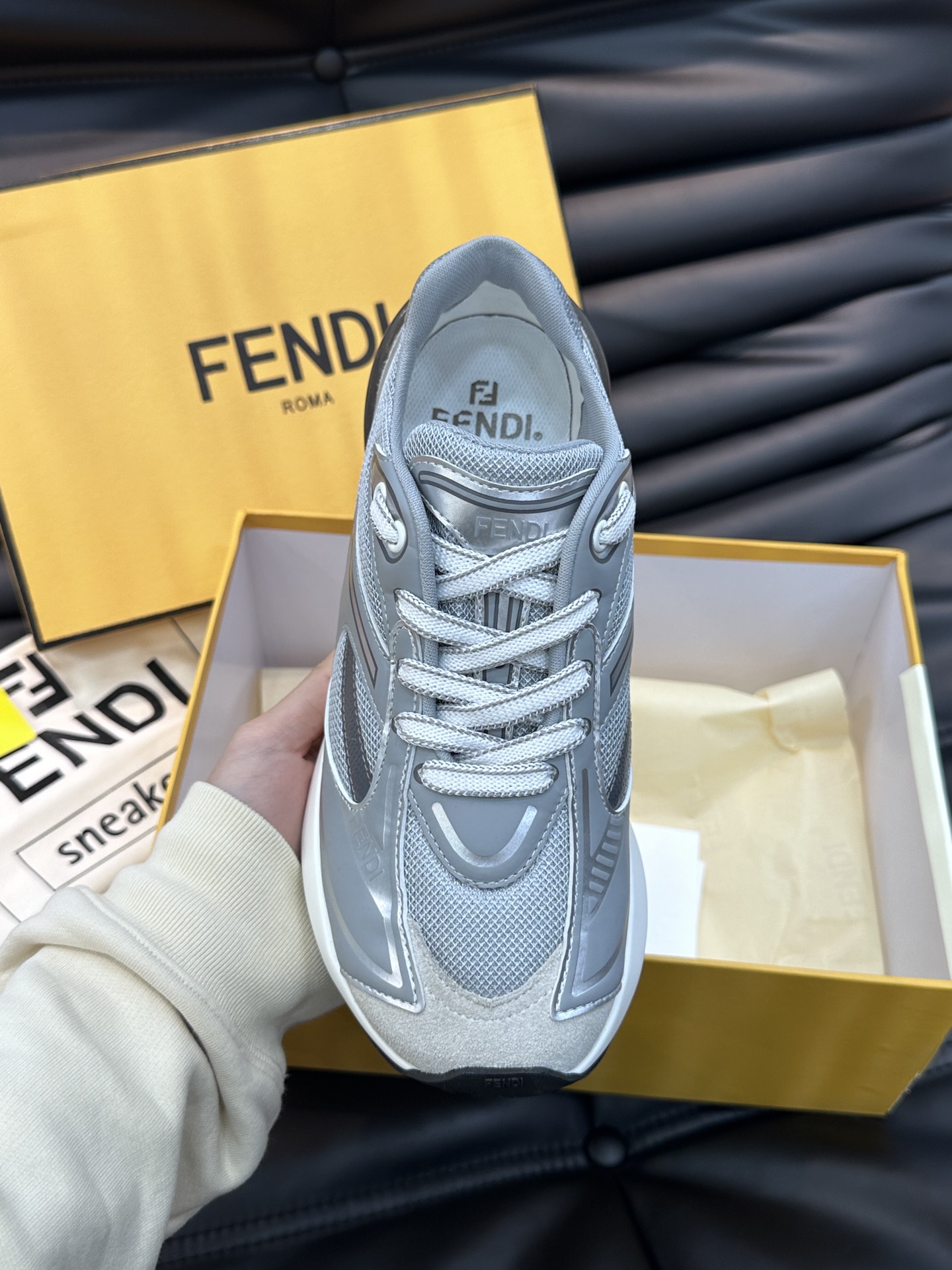 Fend*Firstone情侣款厚底老爹运动鞋显脚长神器众多明星同款复古风且具现代感设计5CM增高鞋跟后