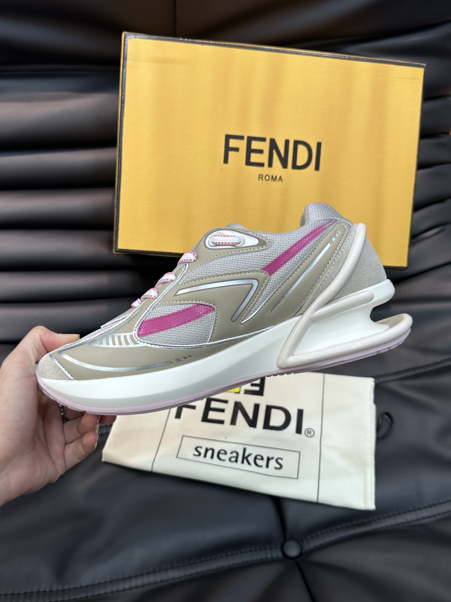 Fend*Firstone情侣款厚底老爹运动鞋显脚长神器众多明星同款复古风且具现代感设计5CM增高鞋跟后