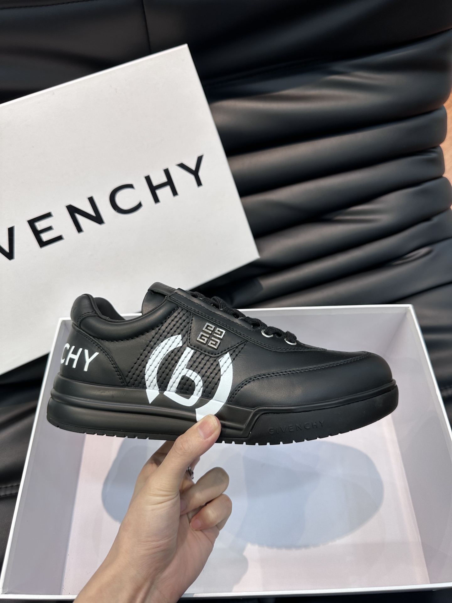 Givench*.纪梵希男士厚底休闲鞋采用进口小牛皮打造鞋身3D打印logo装饰鞋舌真皮logo装饰立体