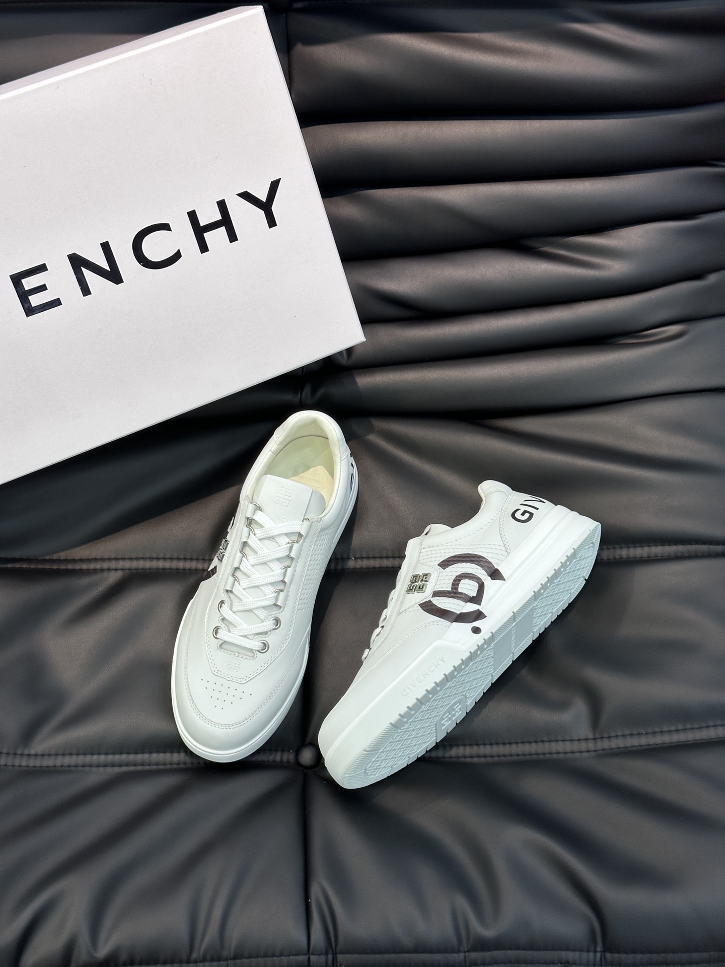Givench*.纪梵希男士厚底休闲鞋采用进口小牛皮打造鞋身3D打印logo装饰鞋舌真皮logo装饰立体